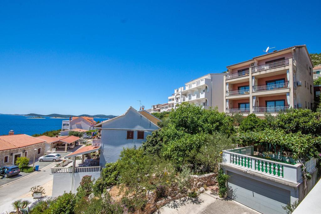 Apartments Rosanda Pakoštane 外观 照片